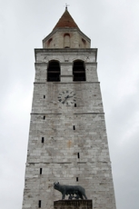 Basilika_Aquileia_Glockenturm.JPG